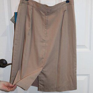 Women's Briggs Petite 14, beige fully lined skirt. button and back zip. New.